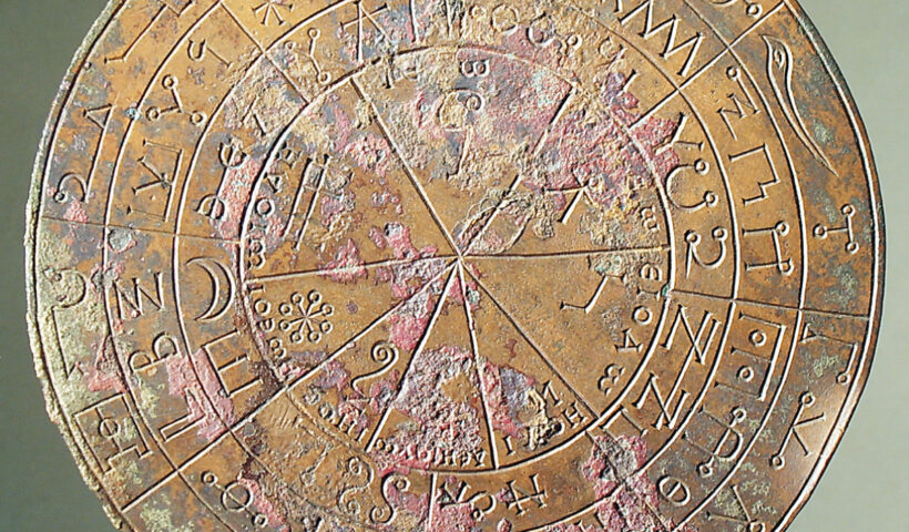 Berlin_Antikensammlung_Bronze-disc-from-Pergamon-Misc.-8612,-6